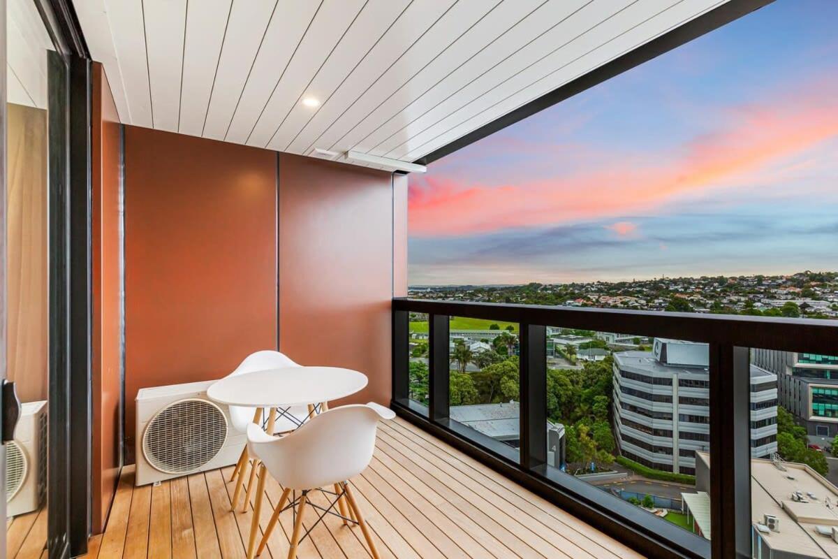 Stunning Ellerslie Apartment + Private Balcony Όκλαντ Εξωτερικό φωτογραφία