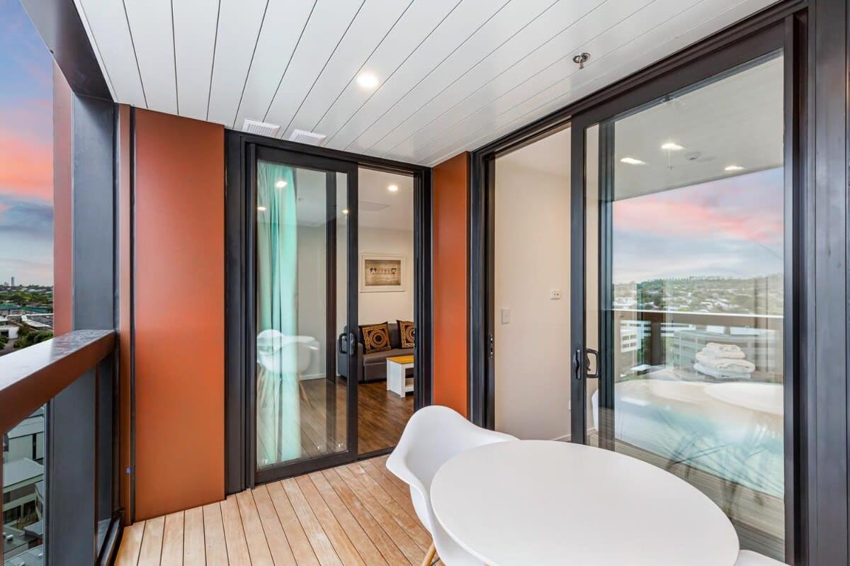 Stunning Ellerslie Apartment + Private Balcony Όκλαντ Εξωτερικό φωτογραφία