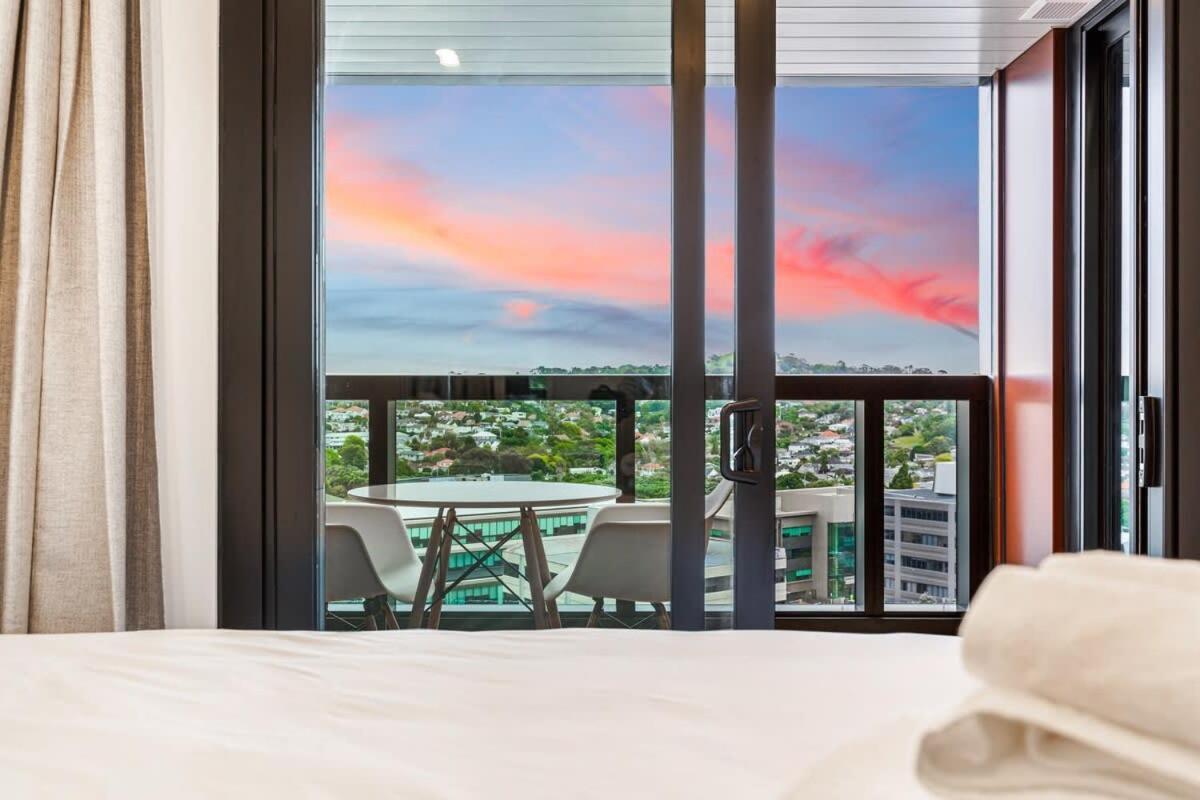 Stunning Ellerslie Apartment + Private Balcony Όκλαντ Εξωτερικό φωτογραφία