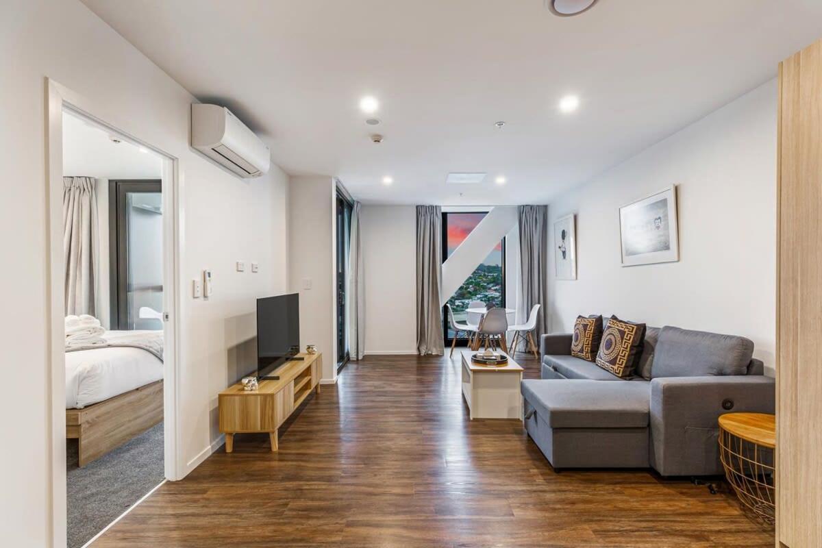 Stunning Ellerslie Apartment + Private Balcony Όκλαντ Εξωτερικό φωτογραφία